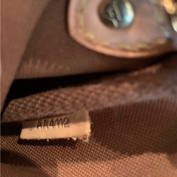 Authentic Louis Vuitton eva.with automatic monogram strap - Picture 10 of 10